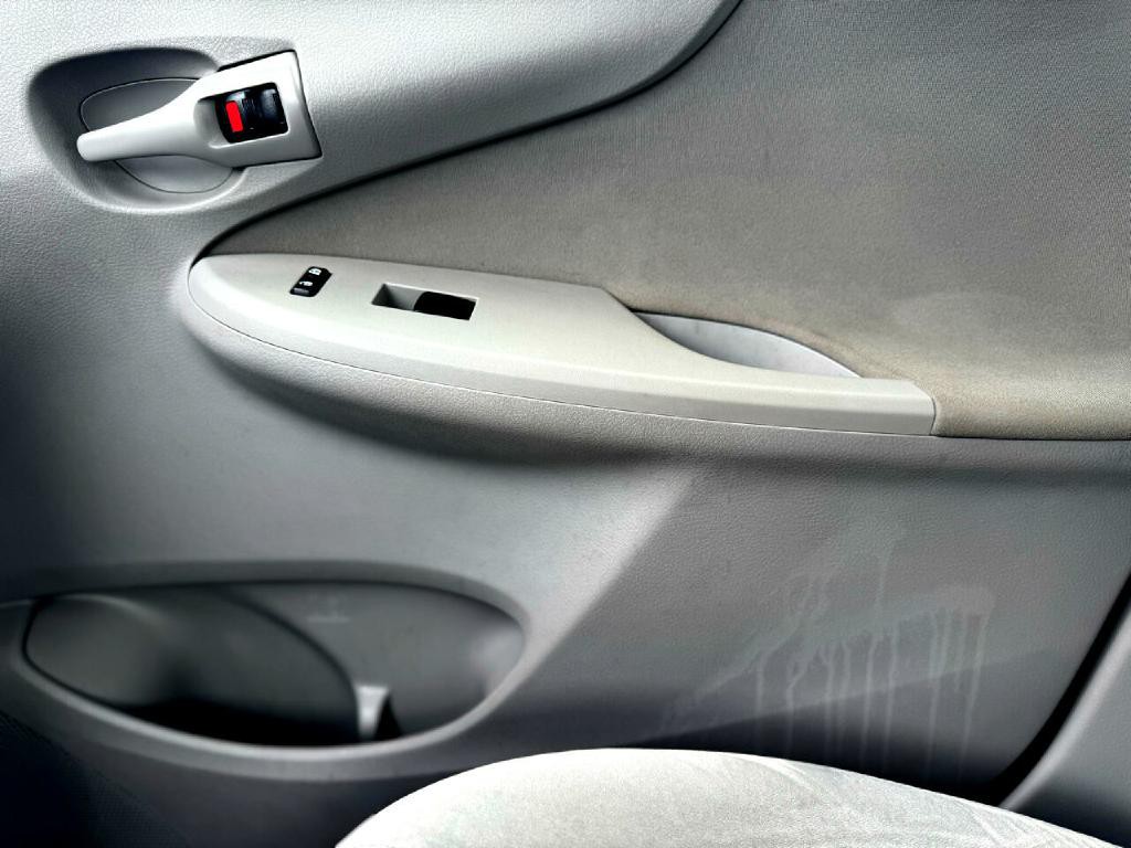 2009 Toyota Corolla Image 32