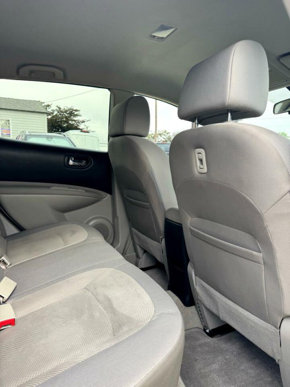 2015 Nissan Rogue Image 16