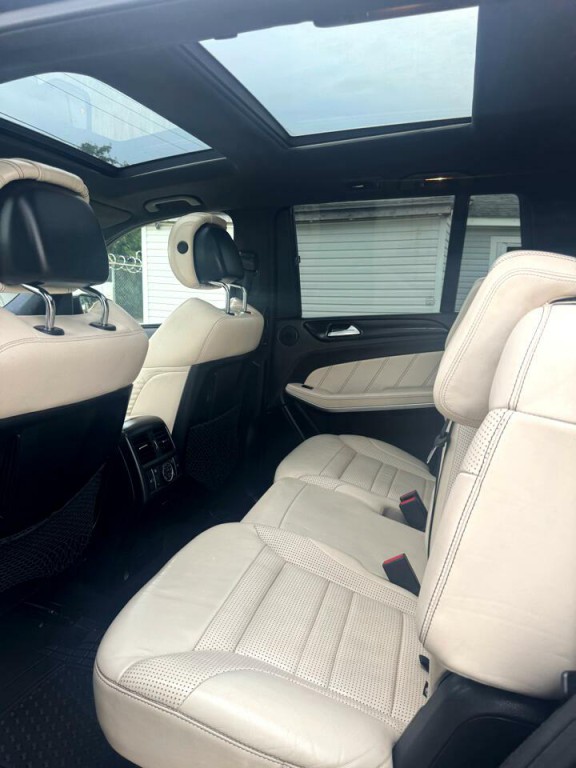 2016 Mercedes-Benz GL-Class Image 24