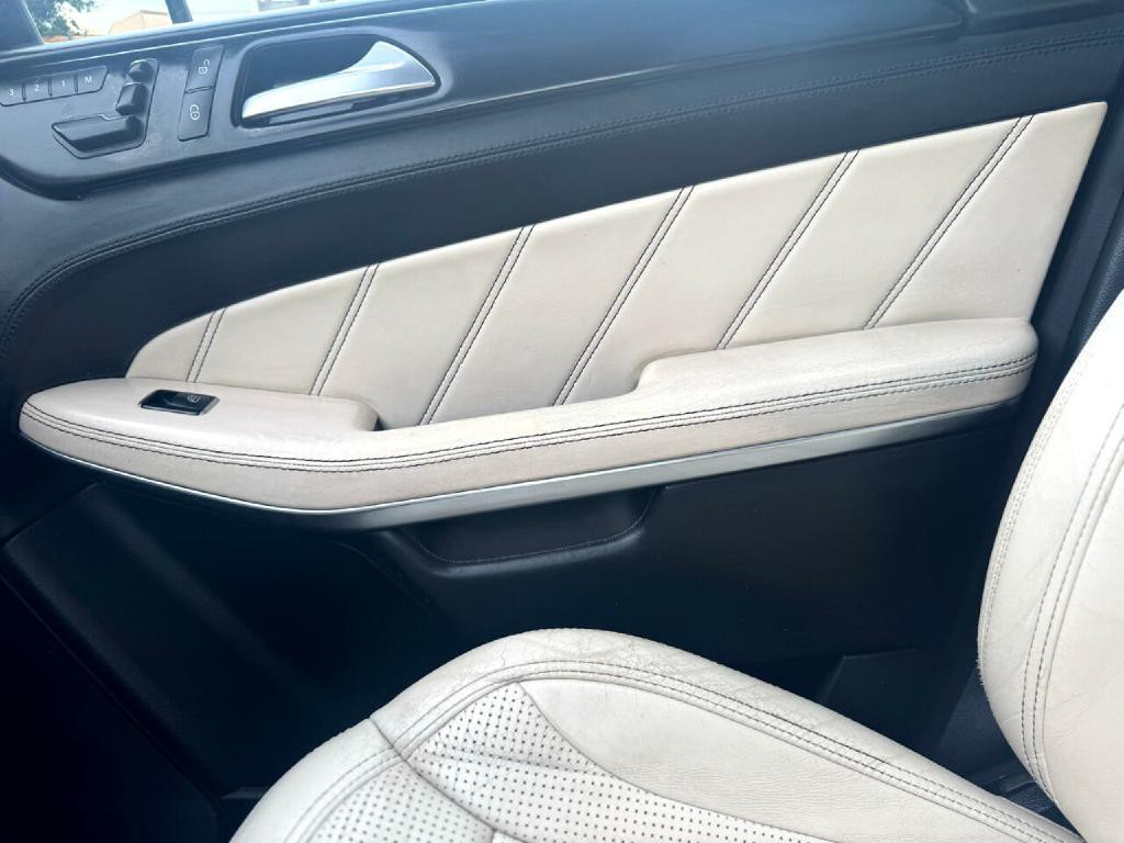 2016 Mercedes-Benz GL-Class Image 33