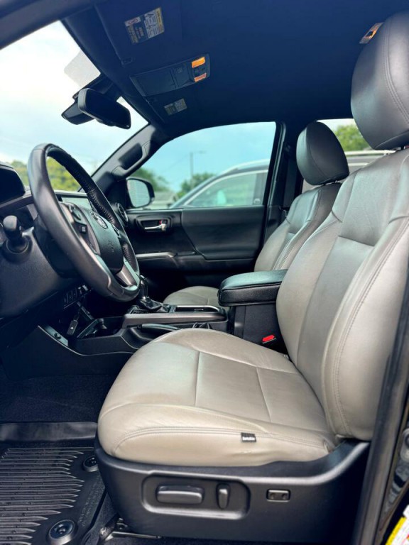 2021 Toyota Tacoma Image 25