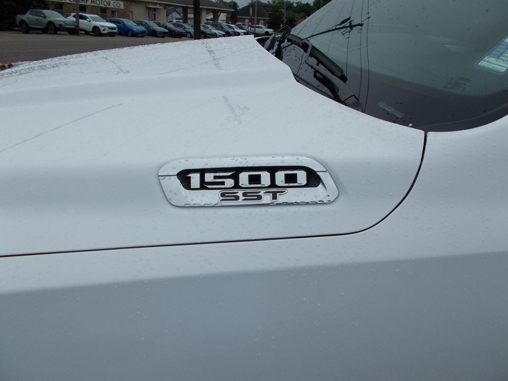 2025 RAM 1500 Image 2