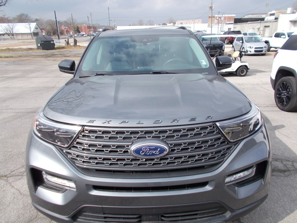2023 Ford Explorer Image 2