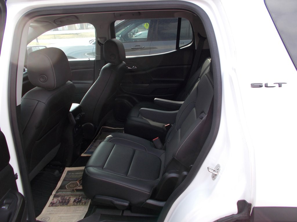 2023 GMC Acadia Image 8