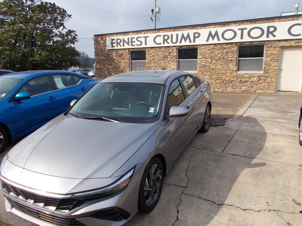 2025 Hyundai Elantra Image 1