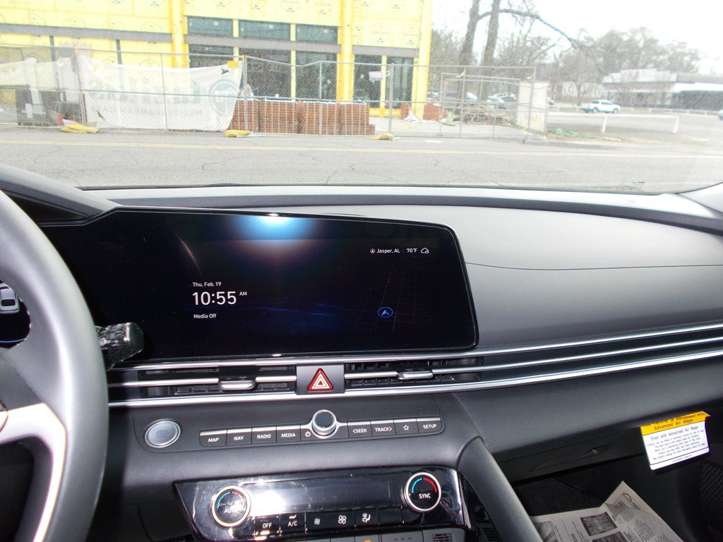 2025 Hyundai Elantra Image 7