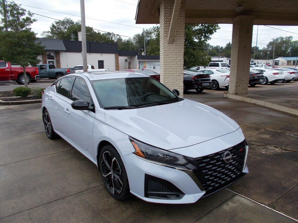 2024 Nissan Altima Image 2