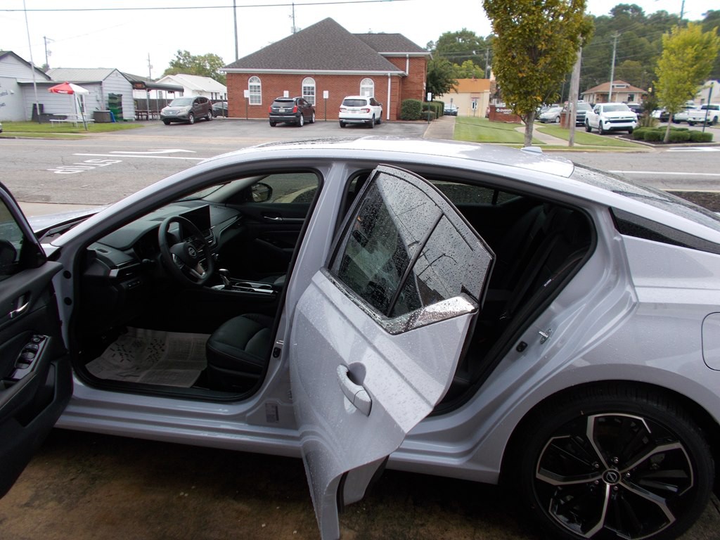 2024 Nissan Altima Image 7