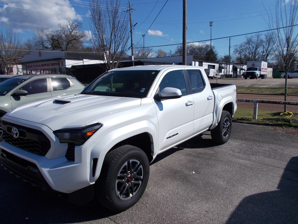 2024 Toyota Tacoma Image 1
