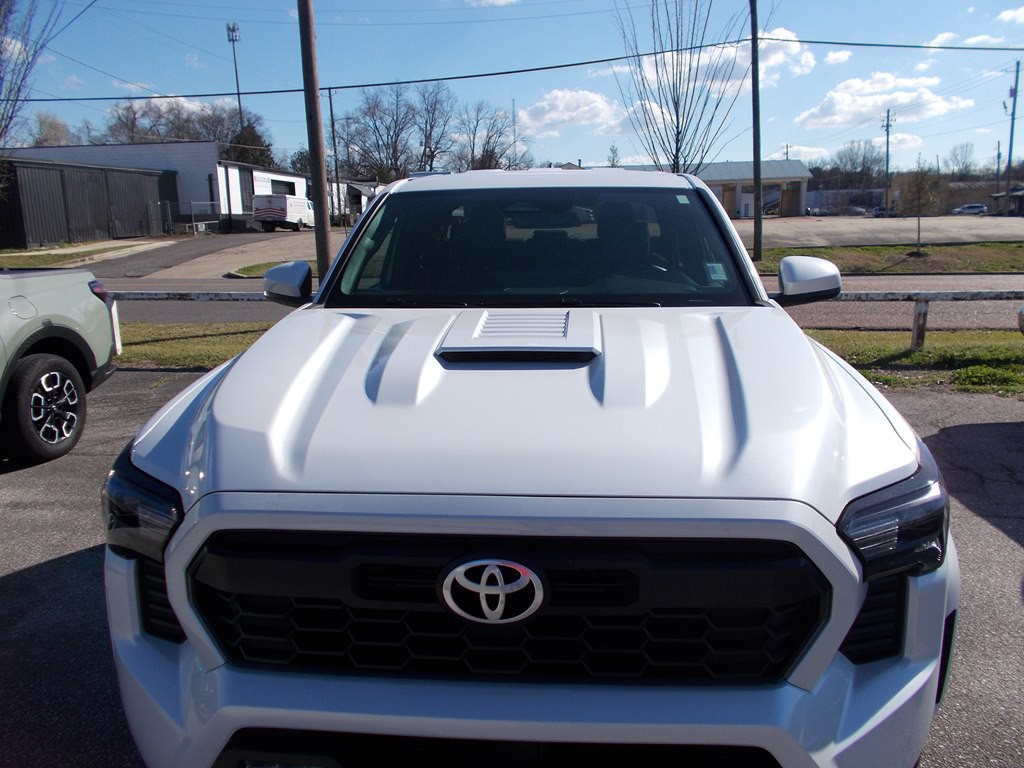 2024 Toyota Tacoma Image 2