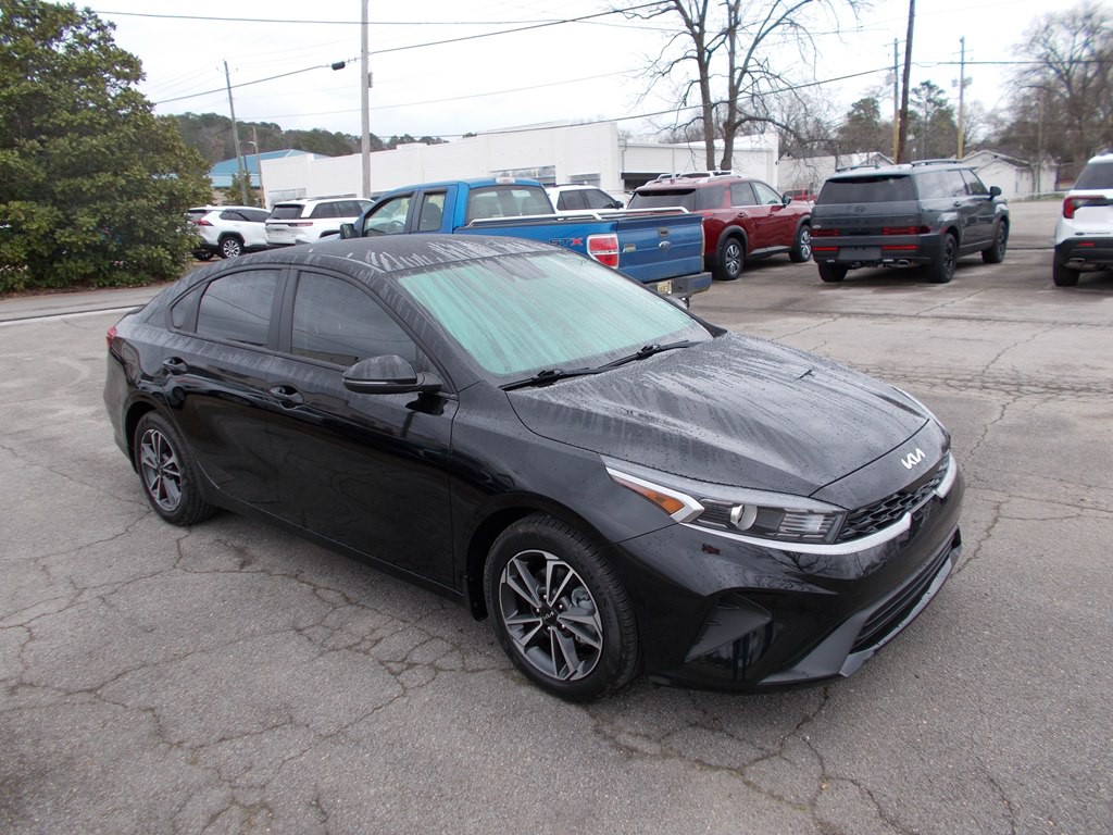 2024 Kia Forte Image 3