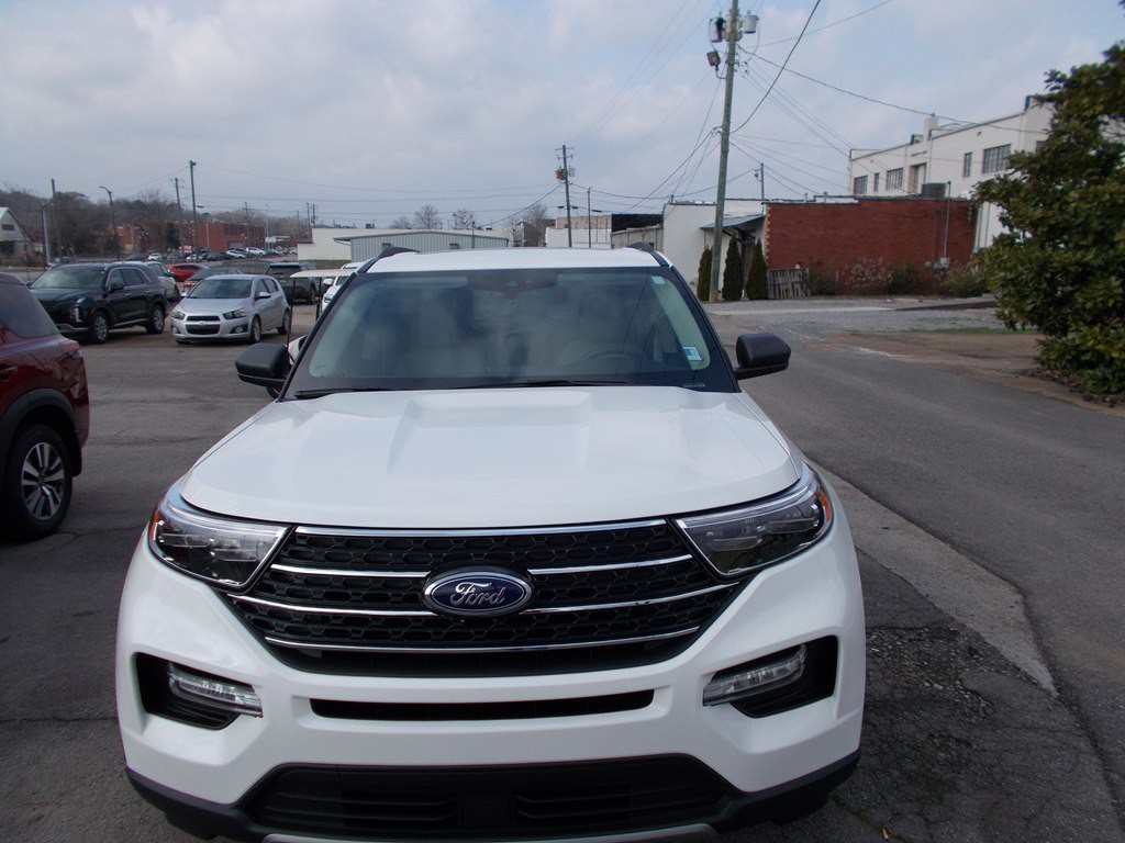 2023 Ford Explorer Image 2