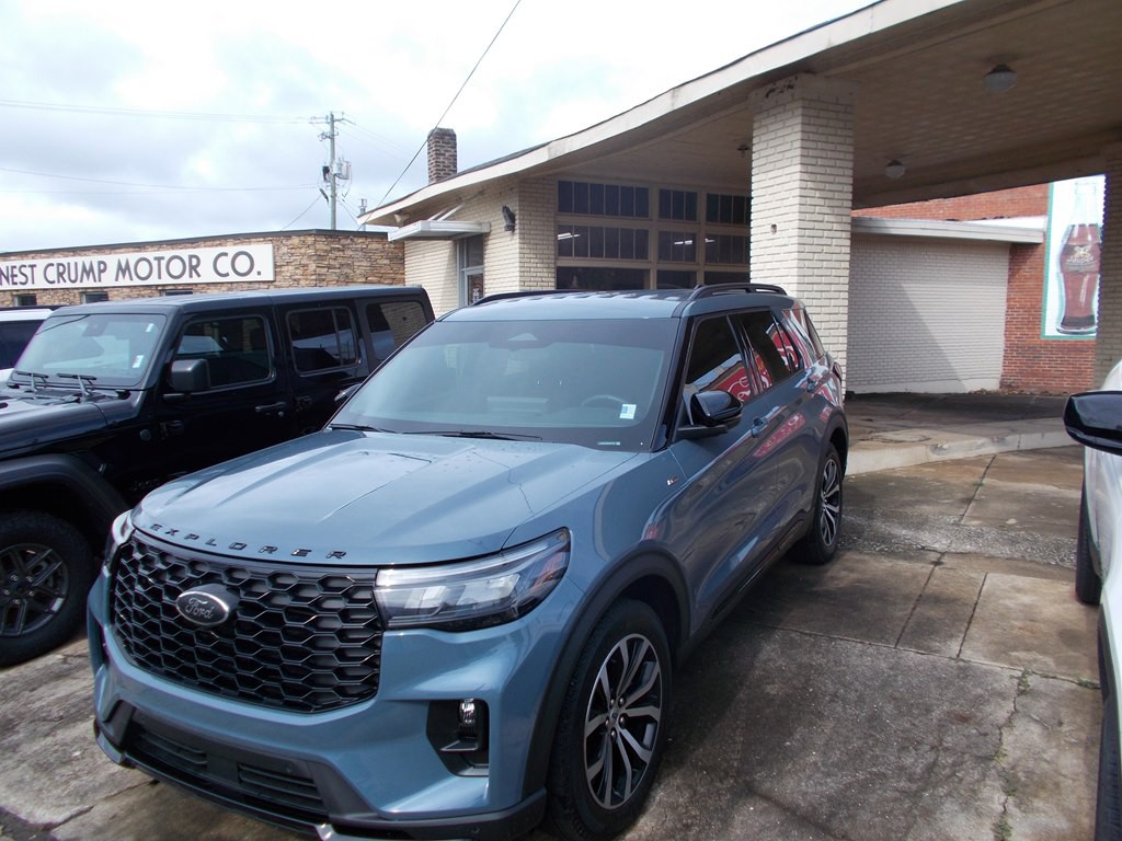 2025 Ford Explorer Image 1