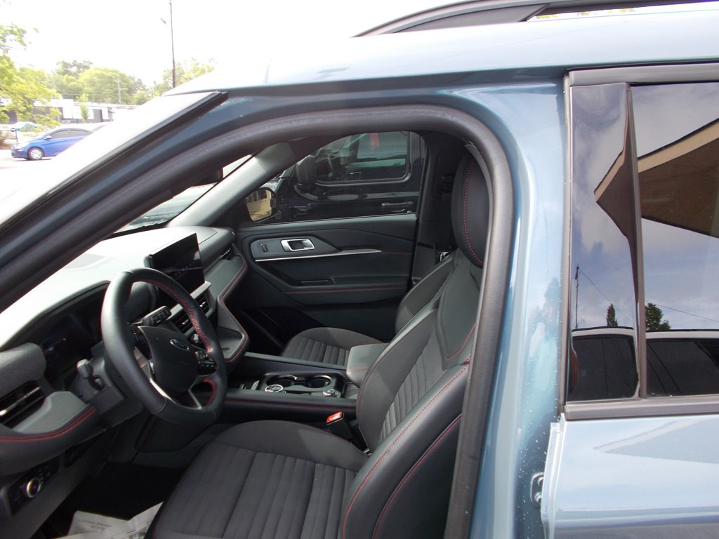 2025 Ford Explorer Image 8