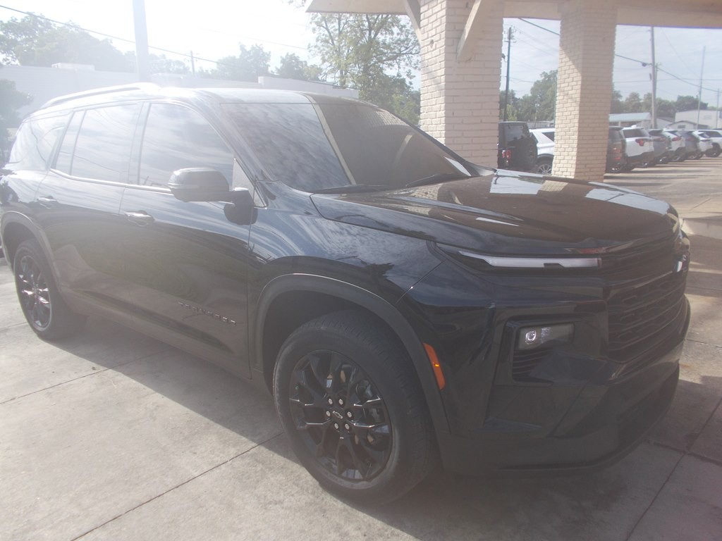 2025 Chevrolet Traverse Image 2