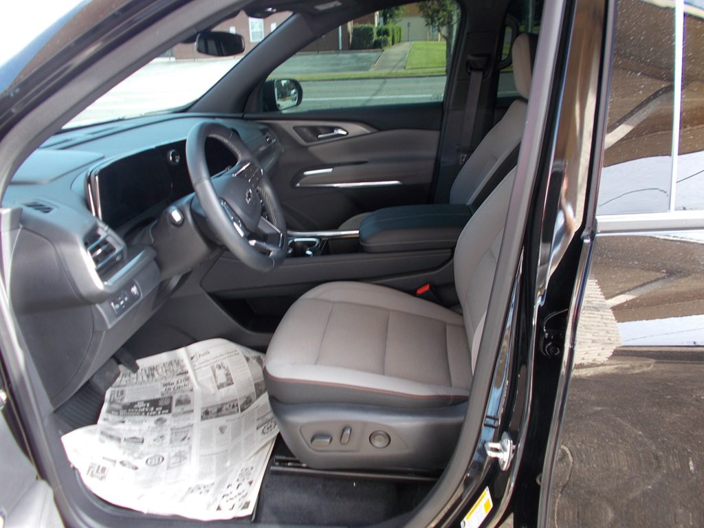 2025 Chevrolet Traverse Image 8