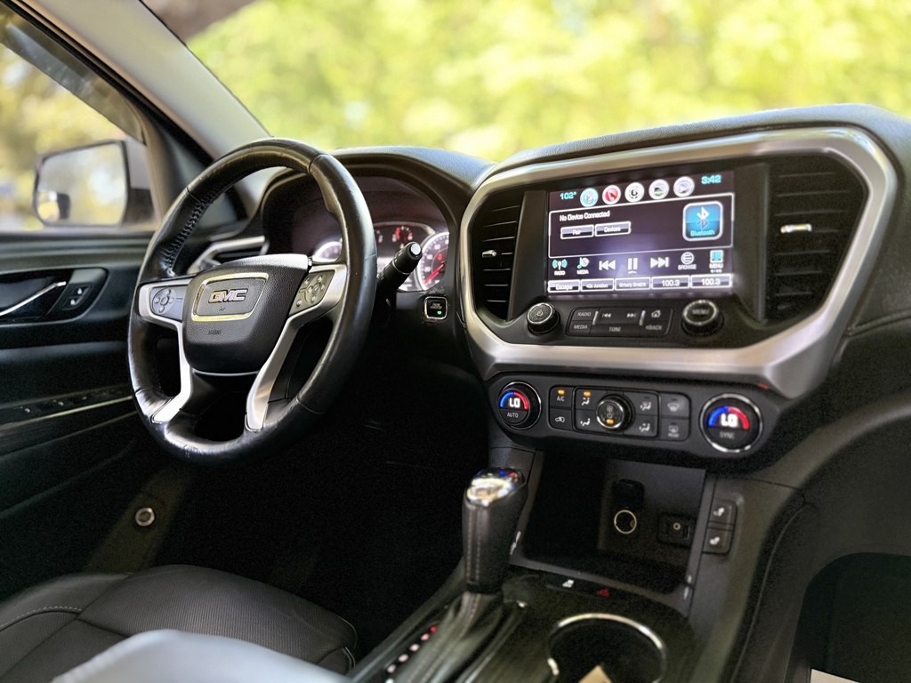 2017 GMC Acadia Image 9