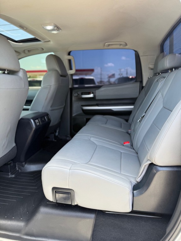 2017 Toyota Tundra Image 8