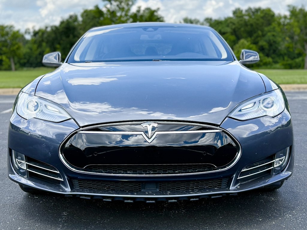 2014 Tesla Model S Image 2