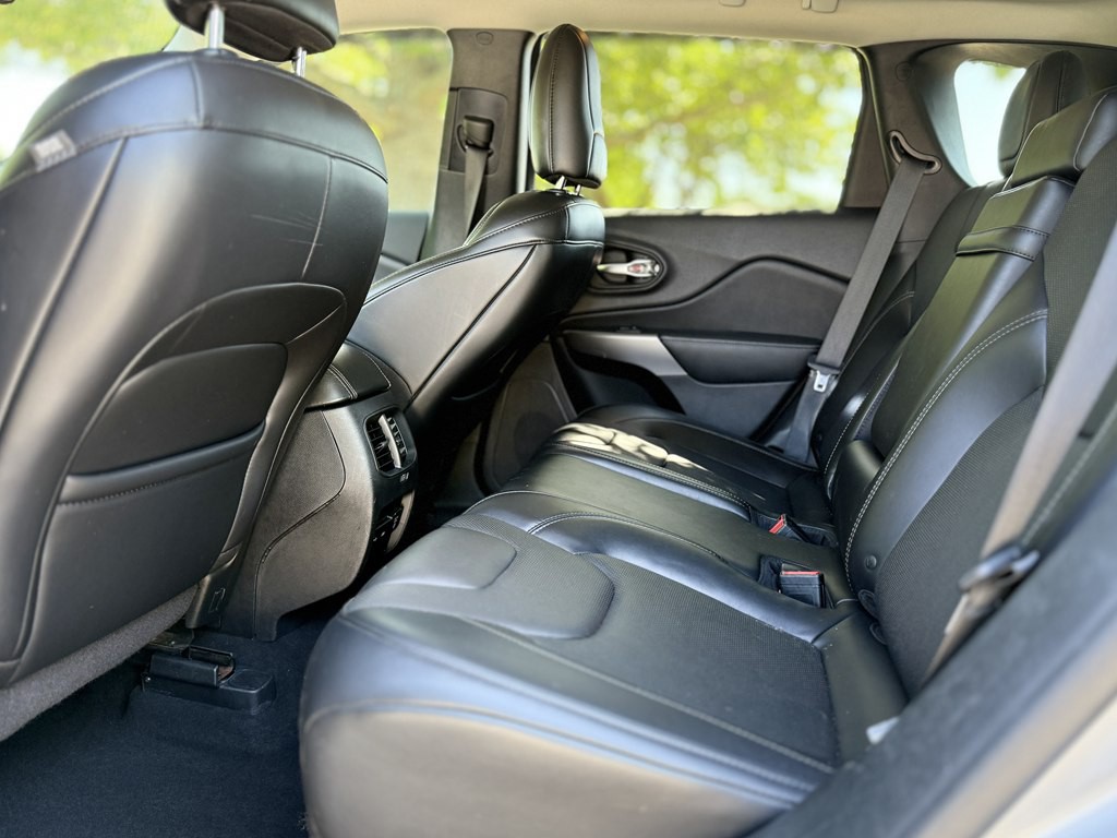 2019 Jeep Cherokee Image 12