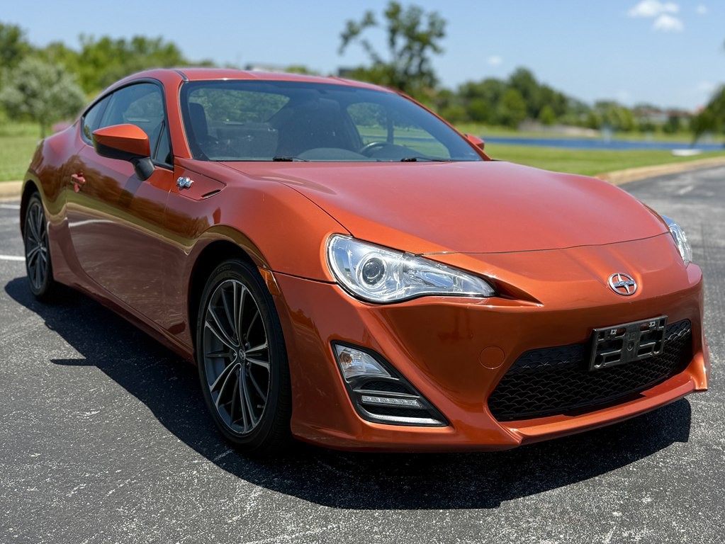 2016 Scion FR-S Image 3