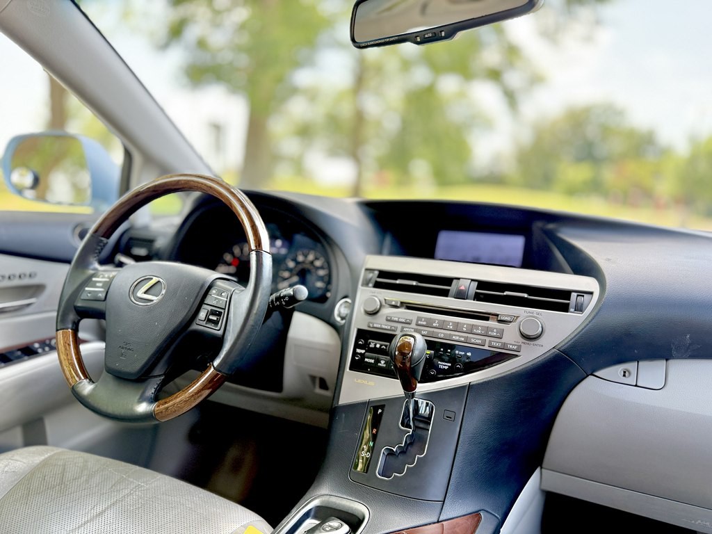 2011 Lexus RX Image 11