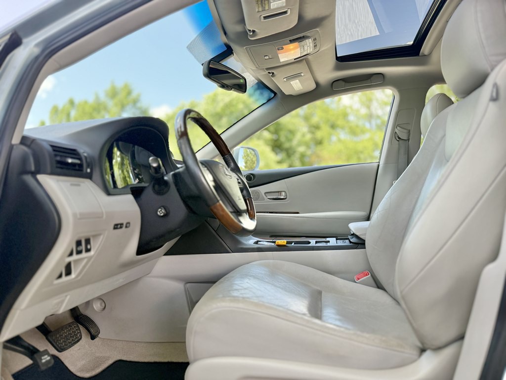 2011 Lexus RX Image 12