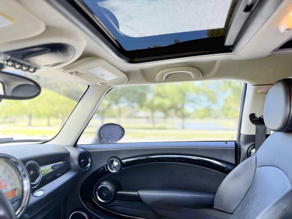 2013 MINI Cooper Image 13