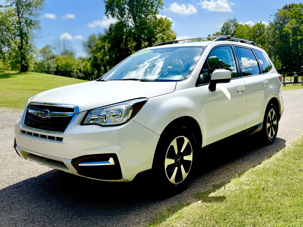 2017 Subaru Forester Image 1