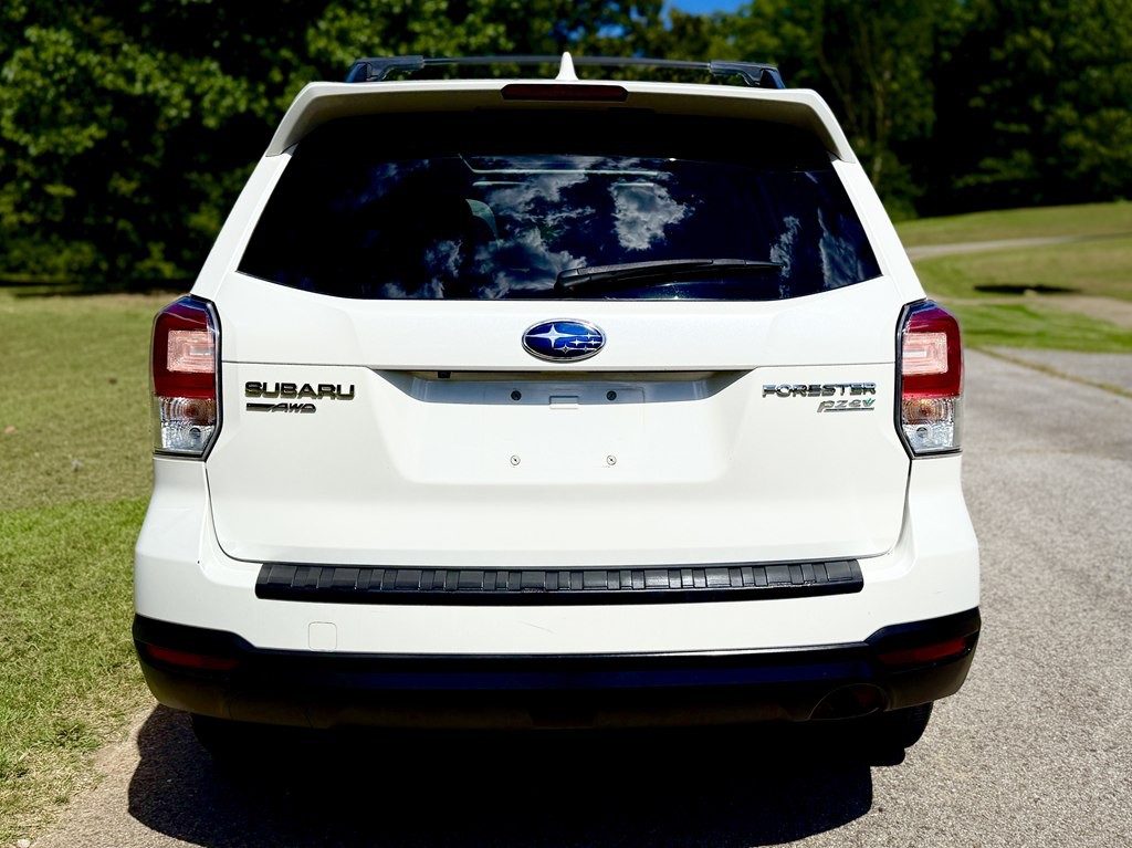 2017 Subaru Forester Image 6