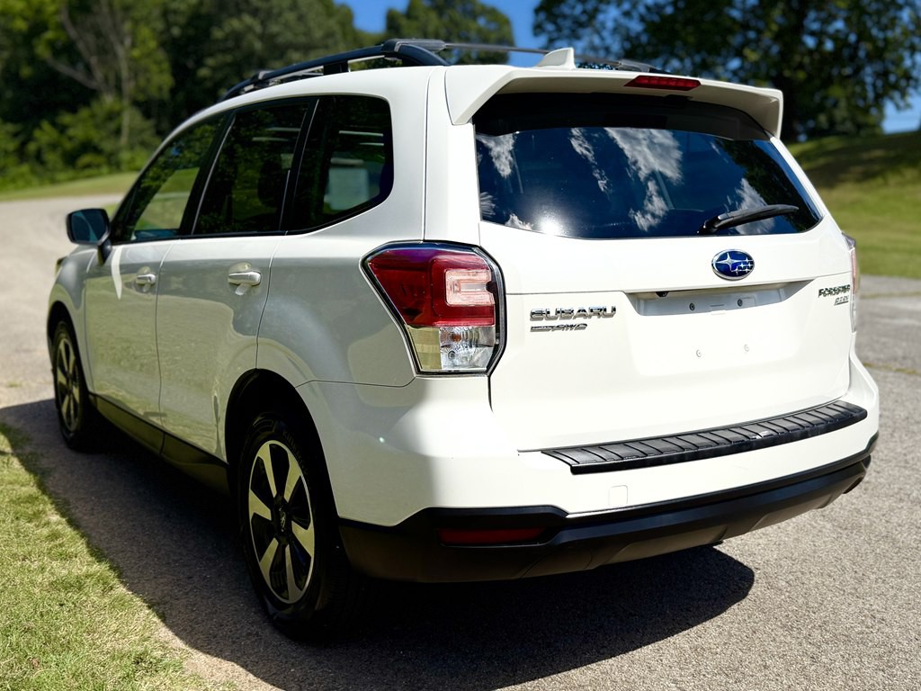 2017 Subaru Forester Image 7