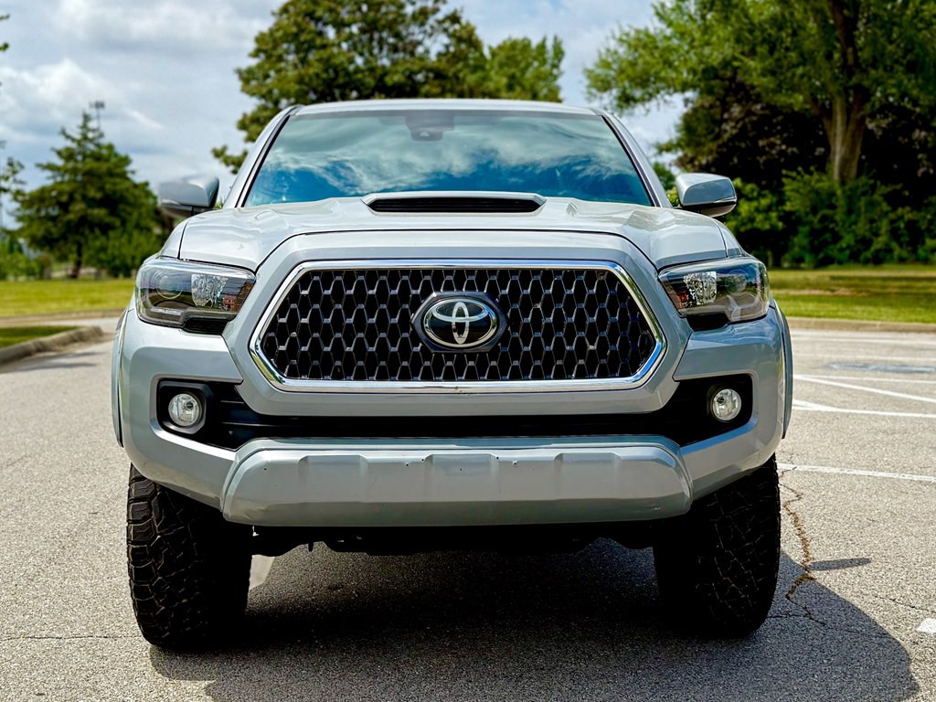 2019 Toyota Tacoma Image 2