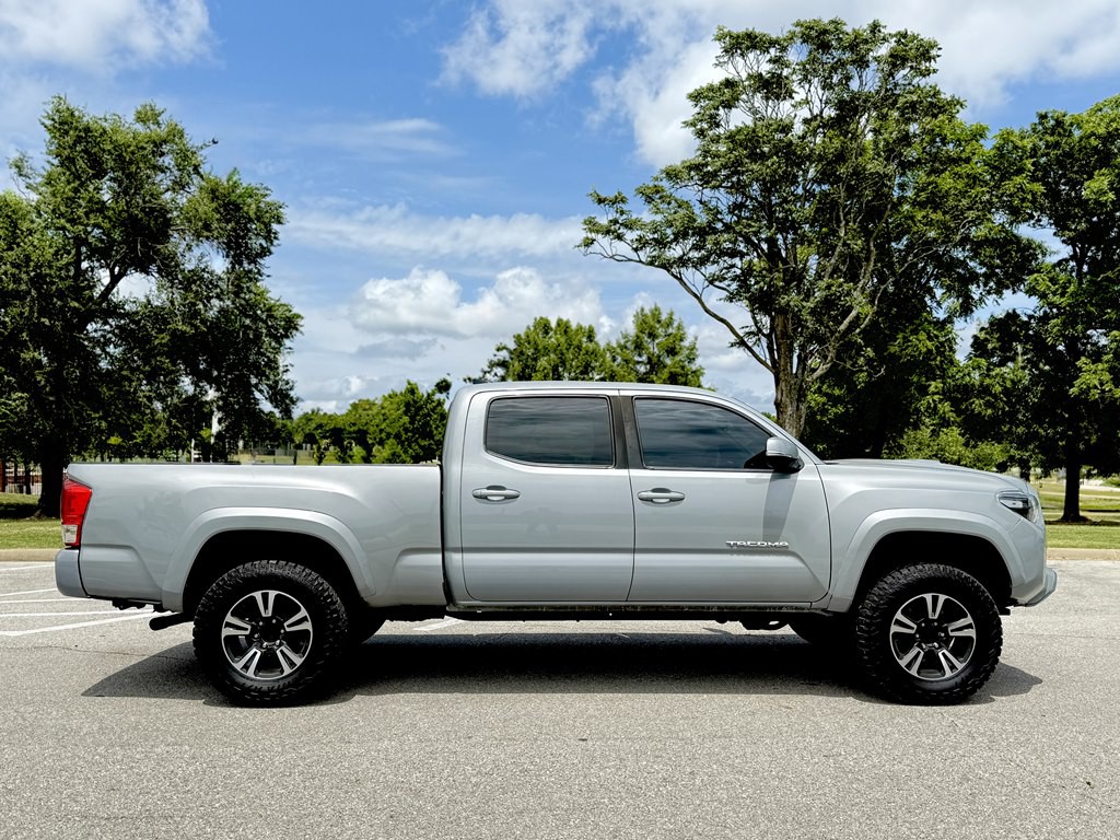 2019 Toyota Tacoma Image 4