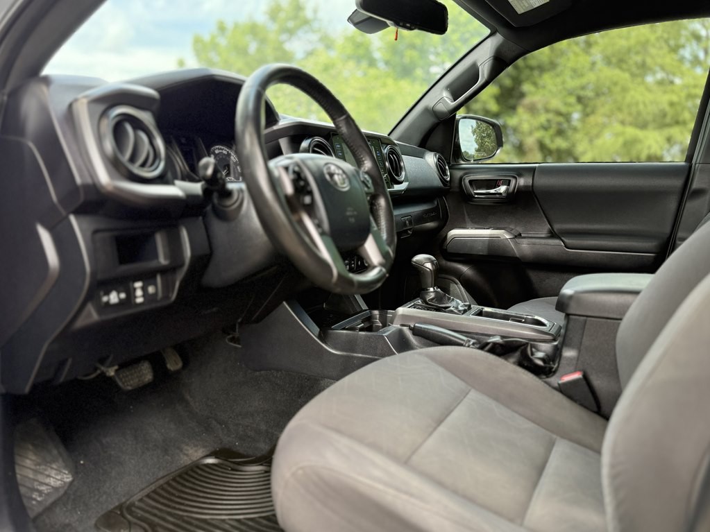 2019 Toyota Tacoma Image 8