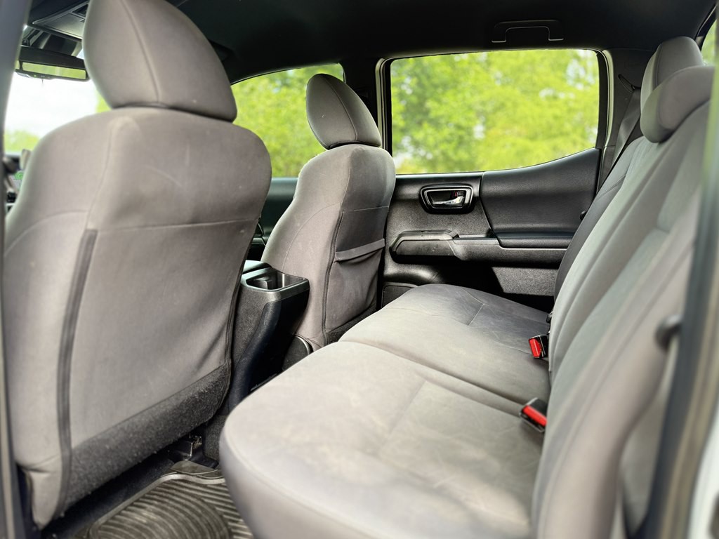 2019 Toyota Tacoma Image 9