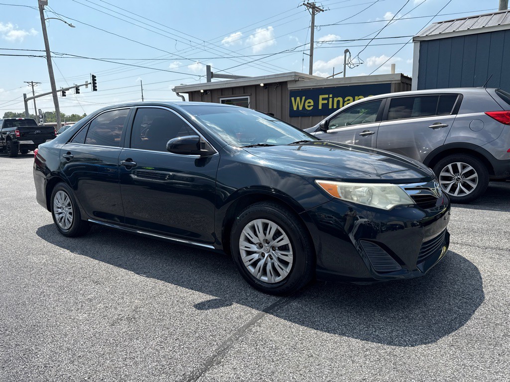 2014 Toyota Camry Image 2