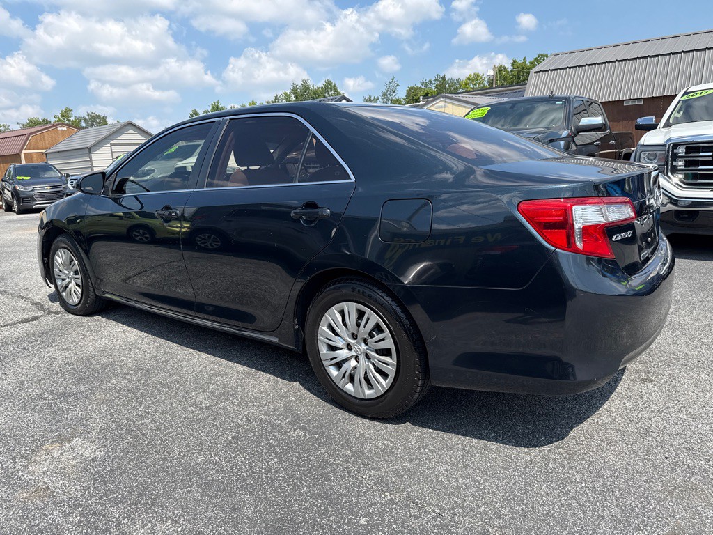 2014 Toyota Camry Image 4