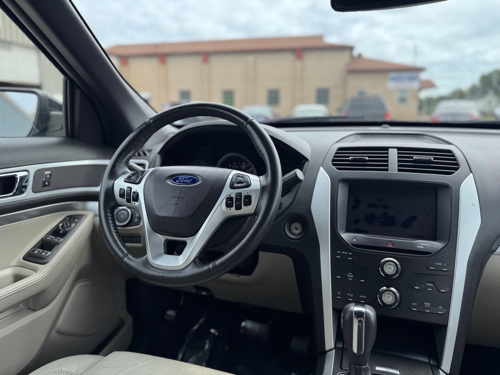 2011 Ford Explorer Image 10