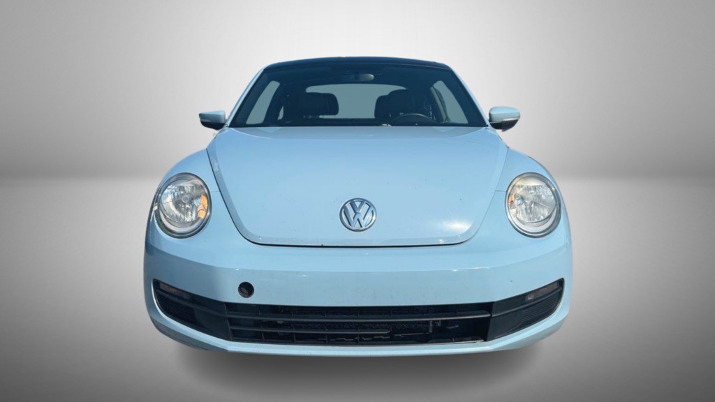 2012 Volkswagen Beetle Image 2