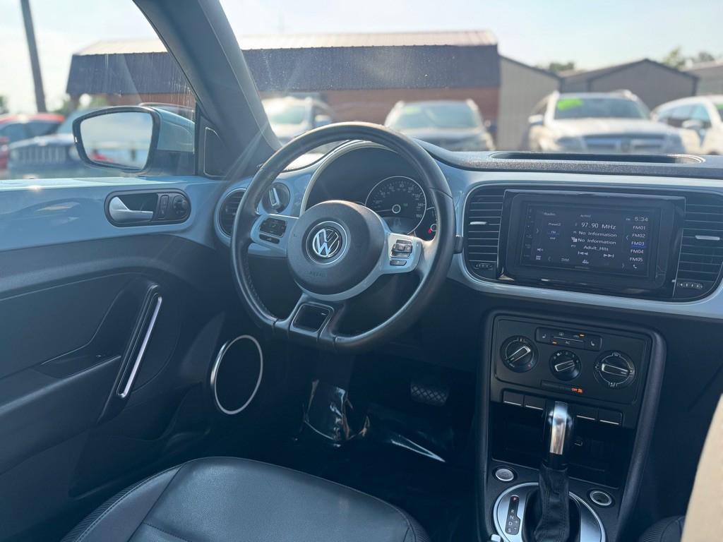 2012 Volkswagen Beetle Image 8