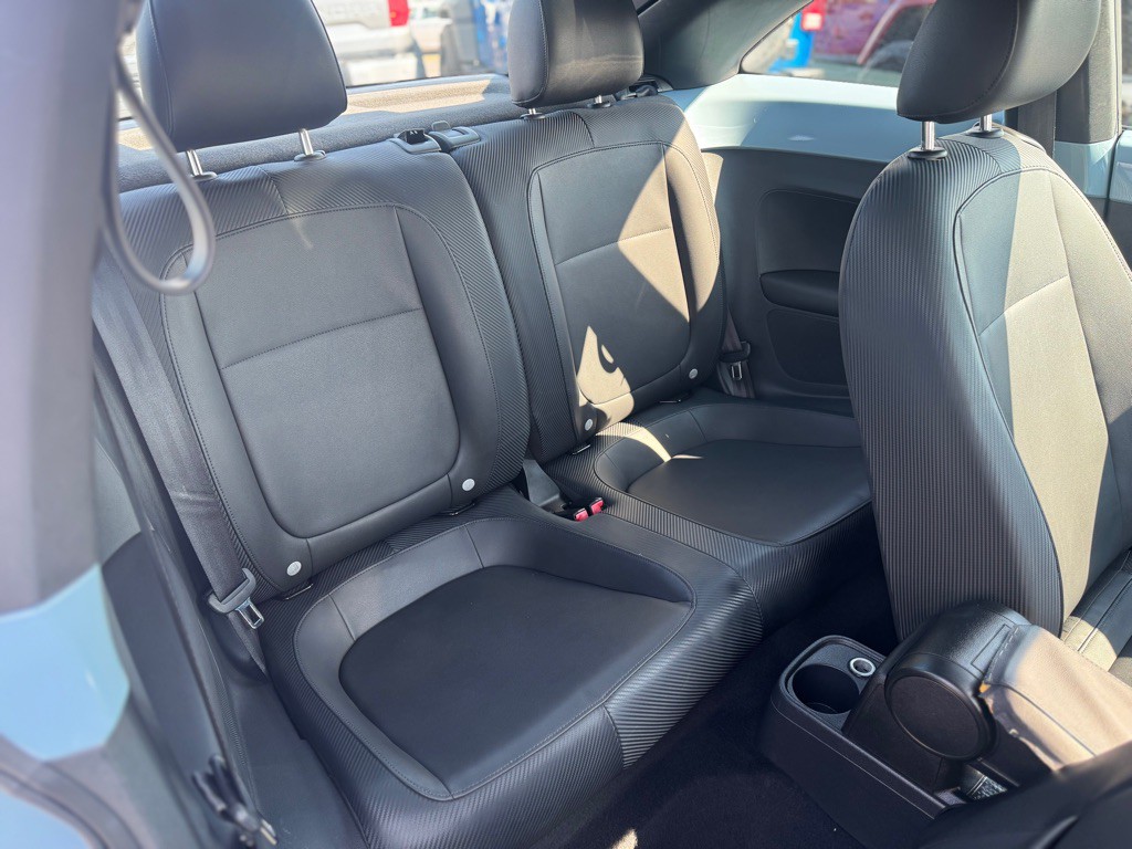 2012 Volkswagen Beetle Image 10