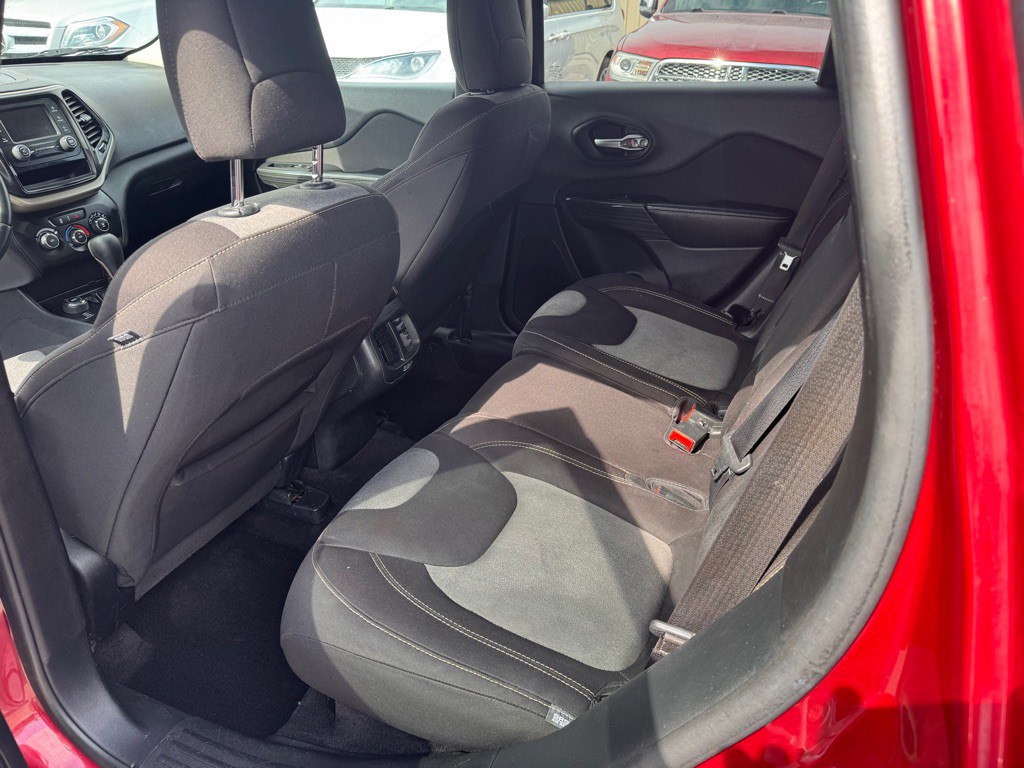 2016 Jeep Cherokee Image 9
