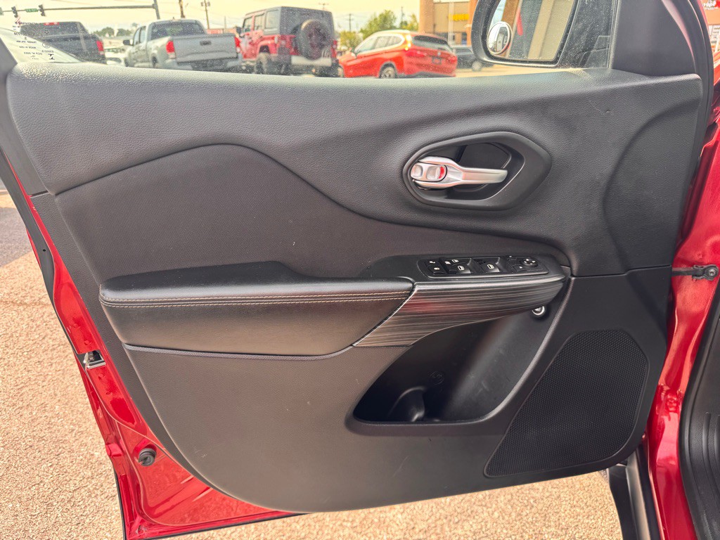 2016 Jeep Cherokee Image 11