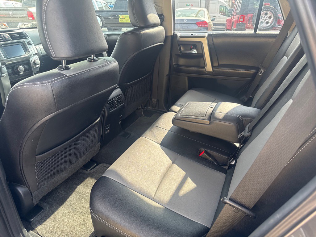 2016 Toyota 4Runner Image 10
