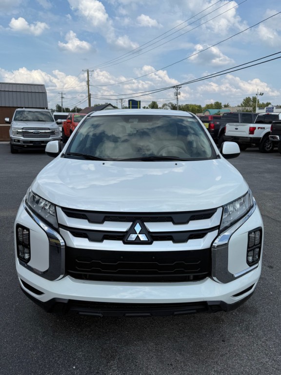 2021 Mitsubishi Outlander Image 2