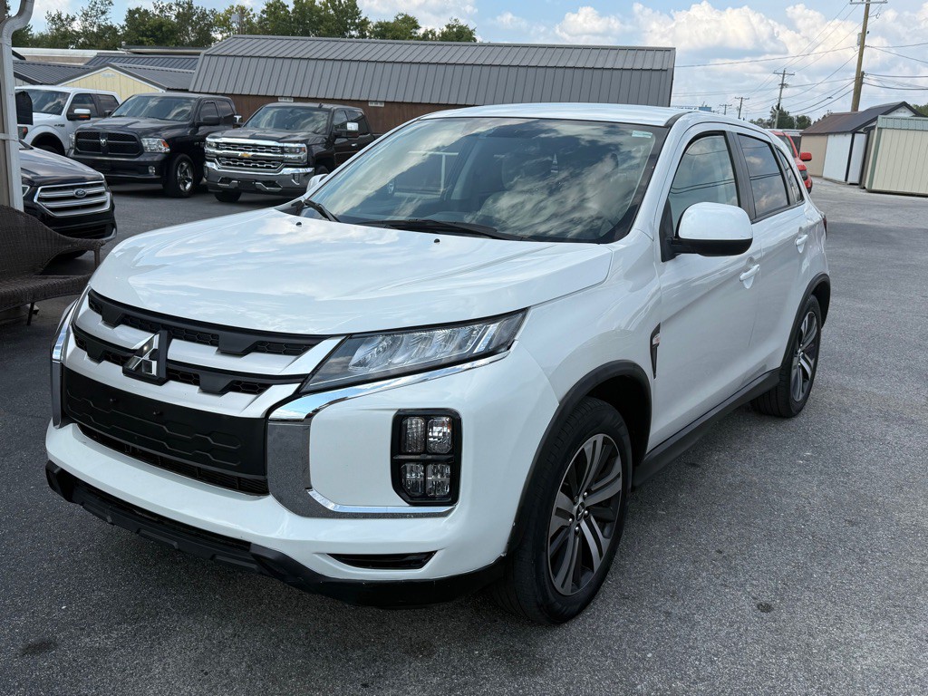 2021 Mitsubishi Outlander Image 3