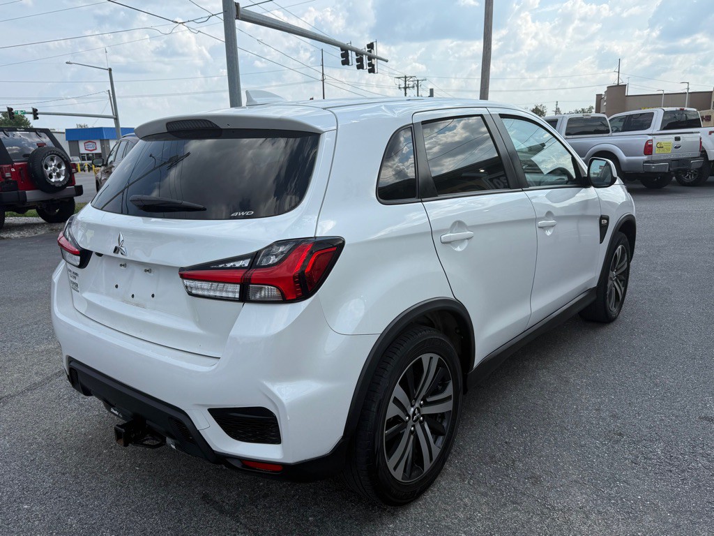 2021 Mitsubishi Outlander Image 4