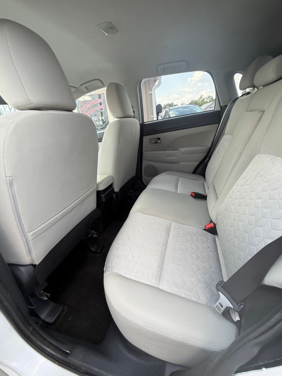 2021 Mitsubishi Outlander Image 8