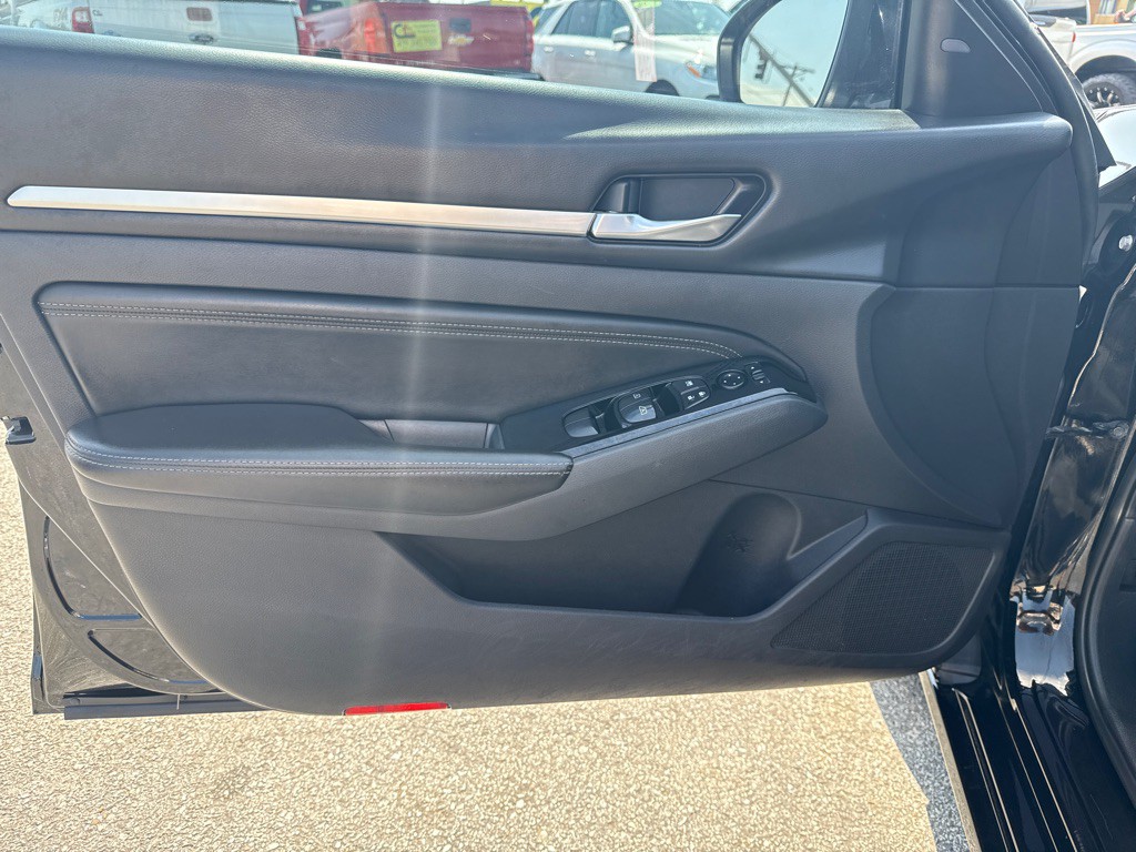 2020 Nissan Altima Image 10