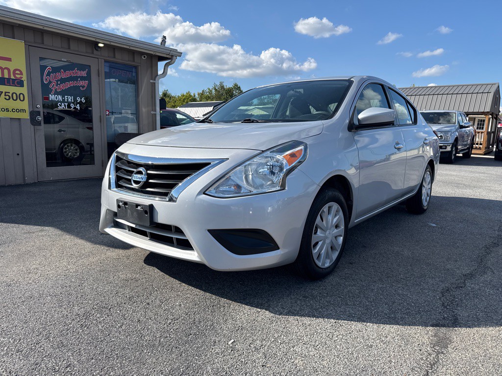 2019 Nissan Versa Image 1